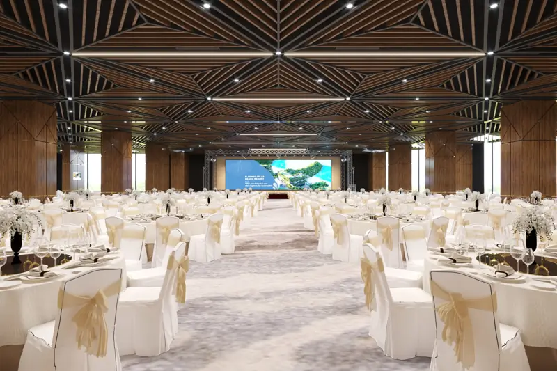 Hội trường Grand Opera ở Flamingo Cát Bà xếp bàn tròn phủ khăn trắng, trần gỗ cao và màn LED trên sân khấu